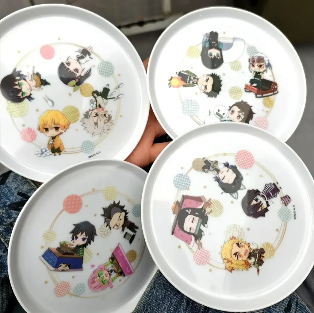 Товар для гиков «Клинок, рассекающий демонов» — Resin Round Plate Kamado Tanjiro Tokito Muichiro